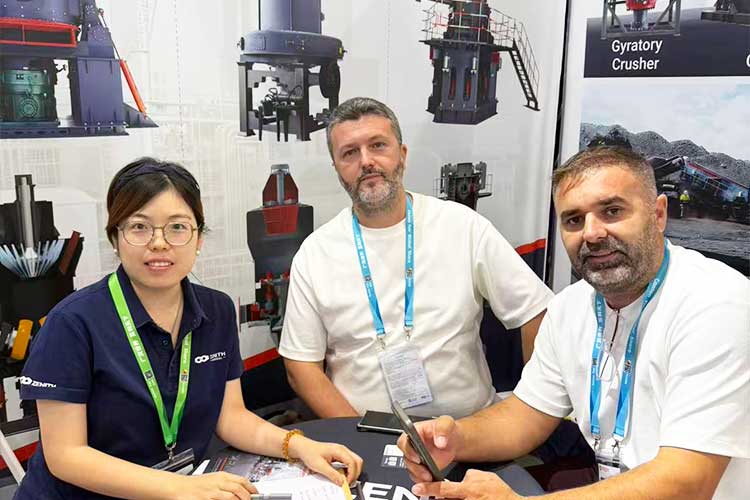 customer at zenith booth